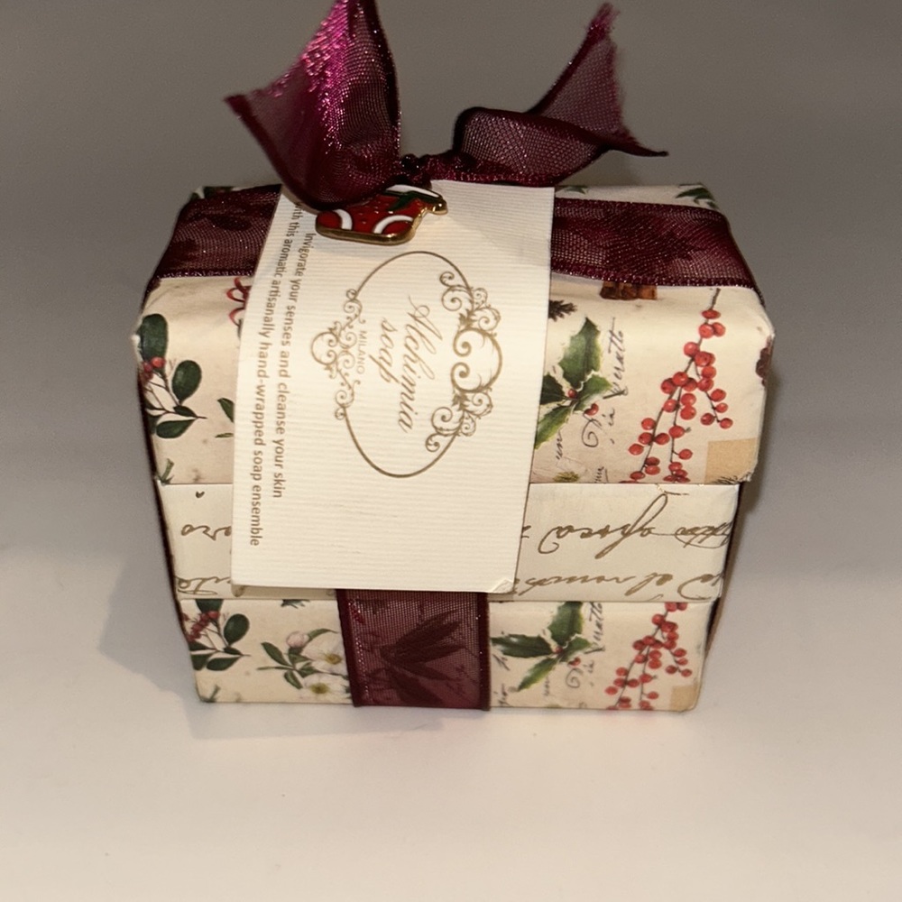 Alchimia Soap Set of Three Individually Christmas Wrapped Bars of Soap - Picture 3 of 7